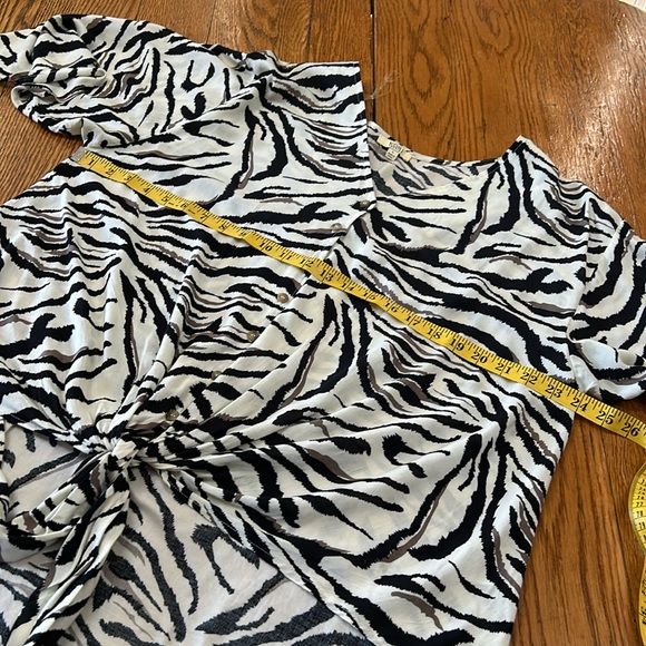 Kori America animal print top. Size Large. Cream and black. Great condition. - Picture 6 of 10